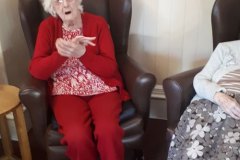 Clapping for carers - care home in Chesterfield