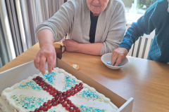VE Day cake decorating