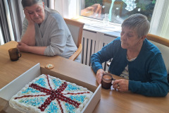 VE Day cake decorating