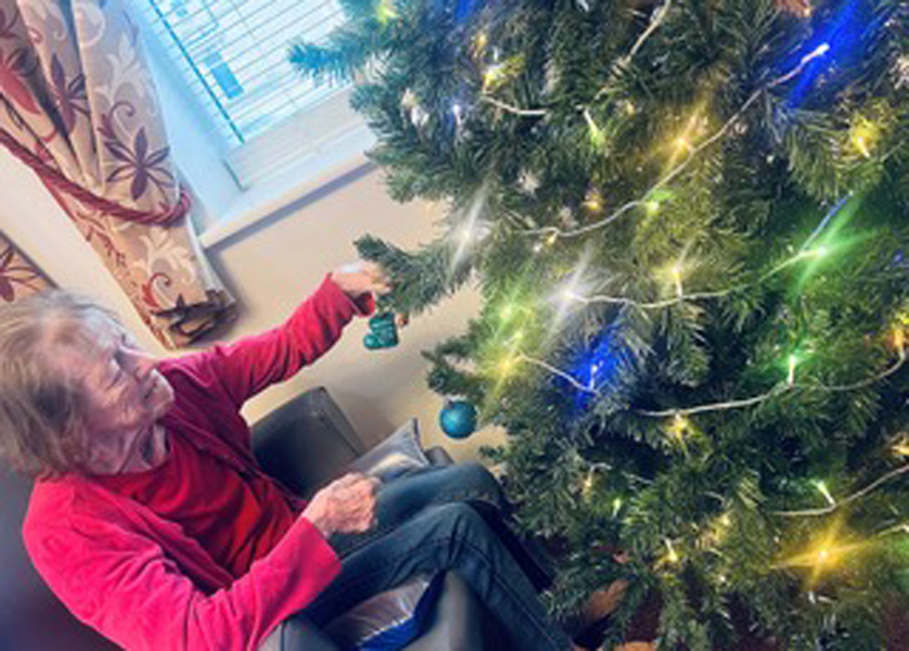 Care home Rotherham - decorating for Christmas 9